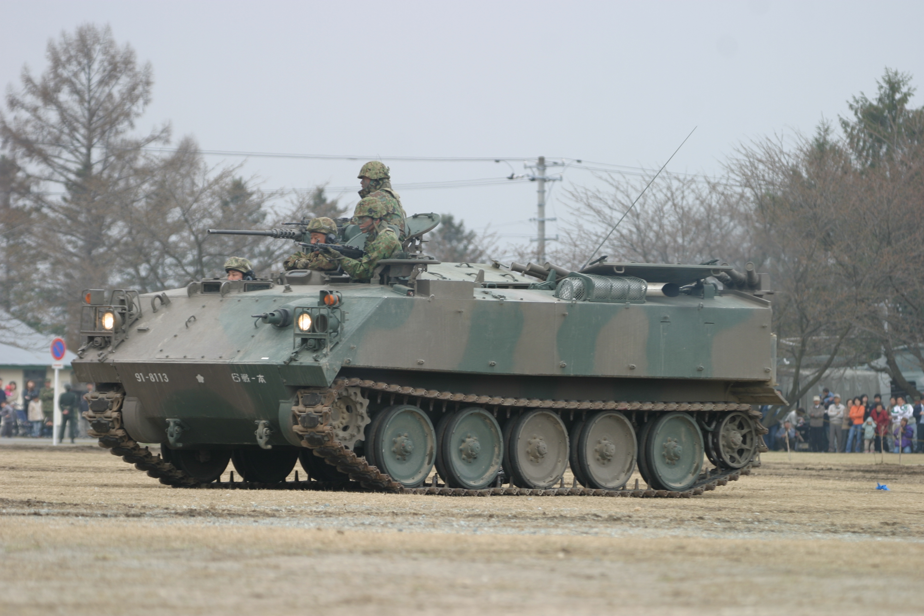 73式装甲車 - Wikipedia