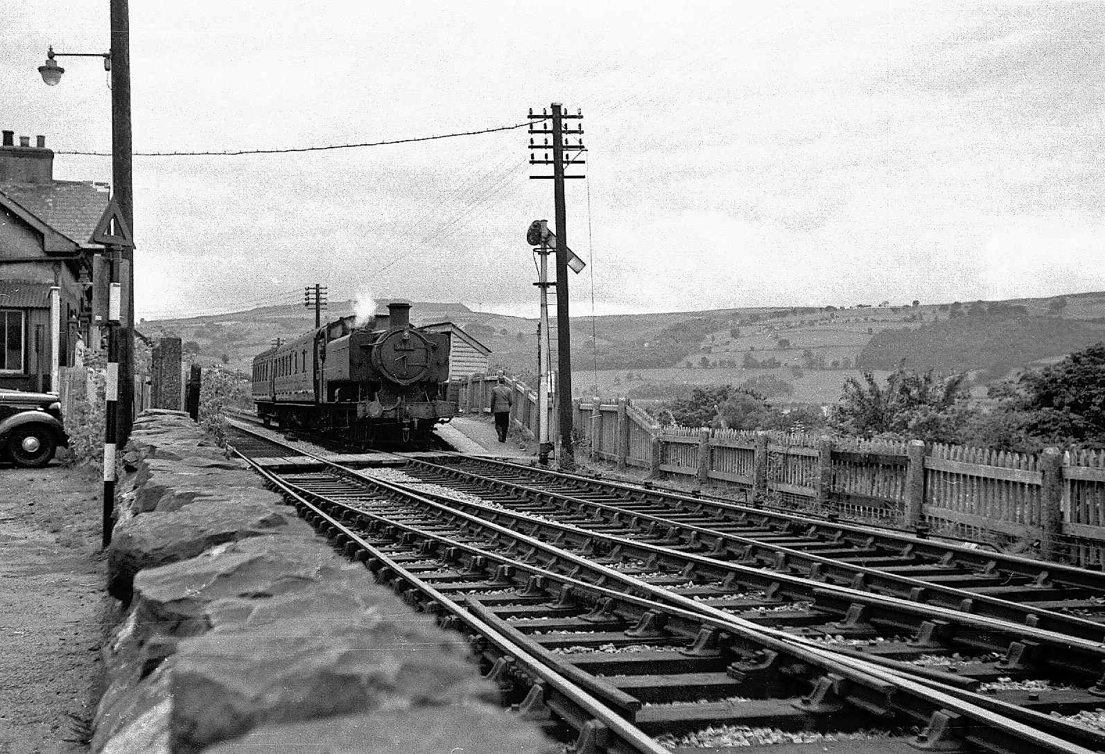 Maesycwmmer railway station