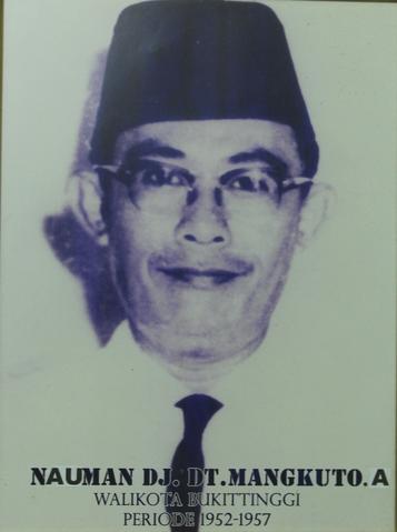 File:Naumin Dj. Dt. Mangkuto A., Mayor of Bukittinggi, 1952—1957.jpg