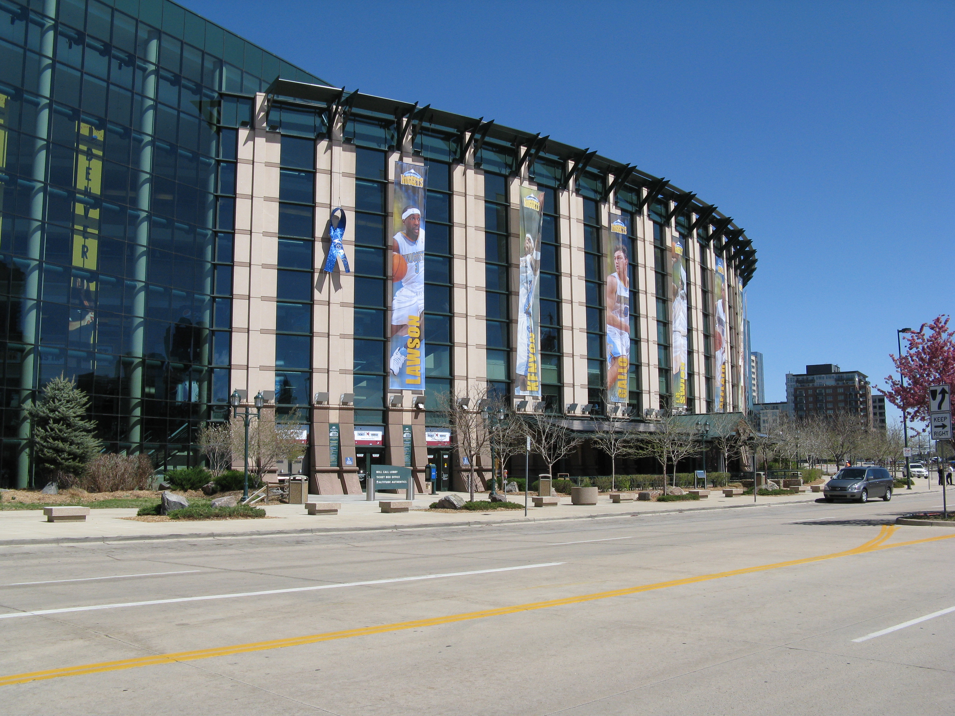 File Nuggets players on Pepsi Center panoramio.jpg Wikimedia