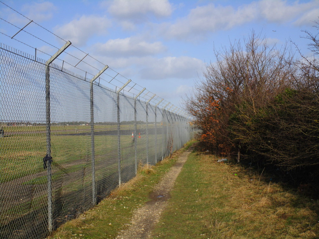 Perimeter fence - Wikipedia