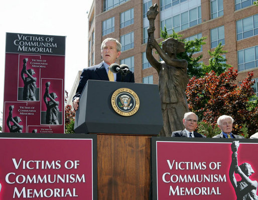 File:President Bush dedicates the Victims of Communism Memorial.jpg