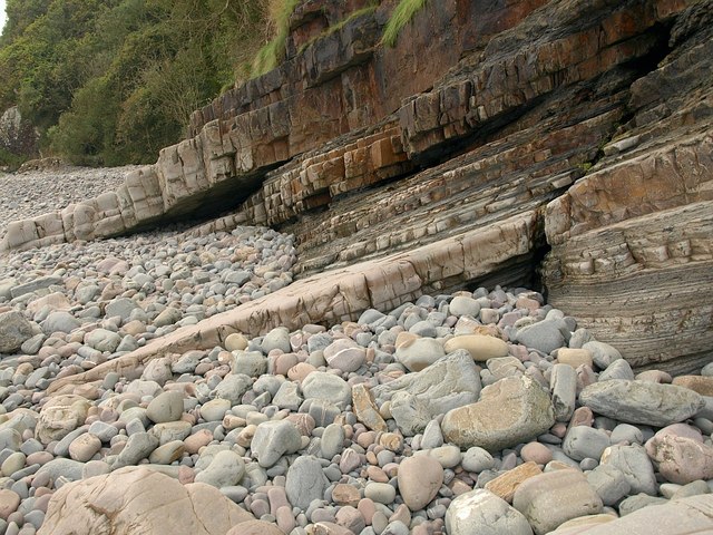 File:Rocks and pebbles, Clovelly - geograph.org.uk - 985132.jpg