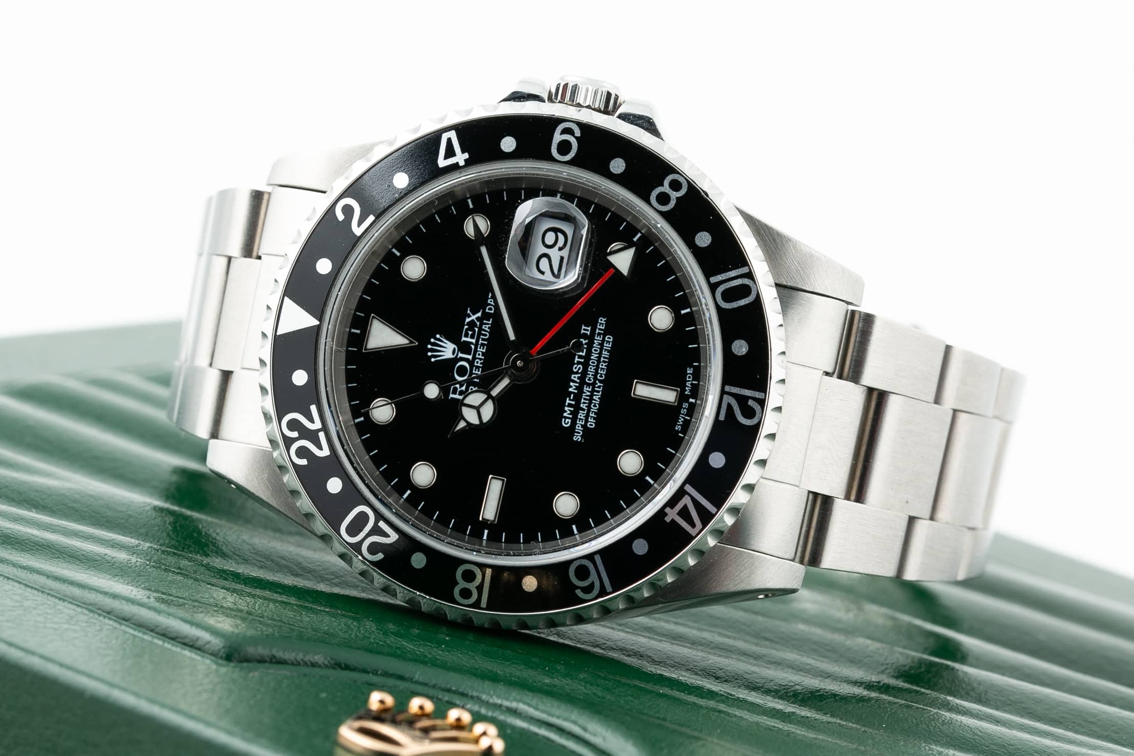 File:Rolex GMT Master II - 16710 in it sitting on of box.jpg -