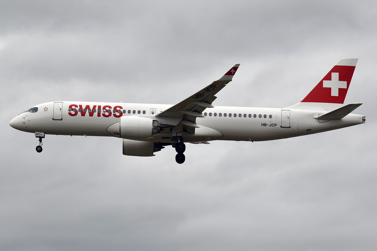 Сс 220. Airbus a220 Swiss. Airbus a220-300 - Breeze Airways. 220. A220 операторы.