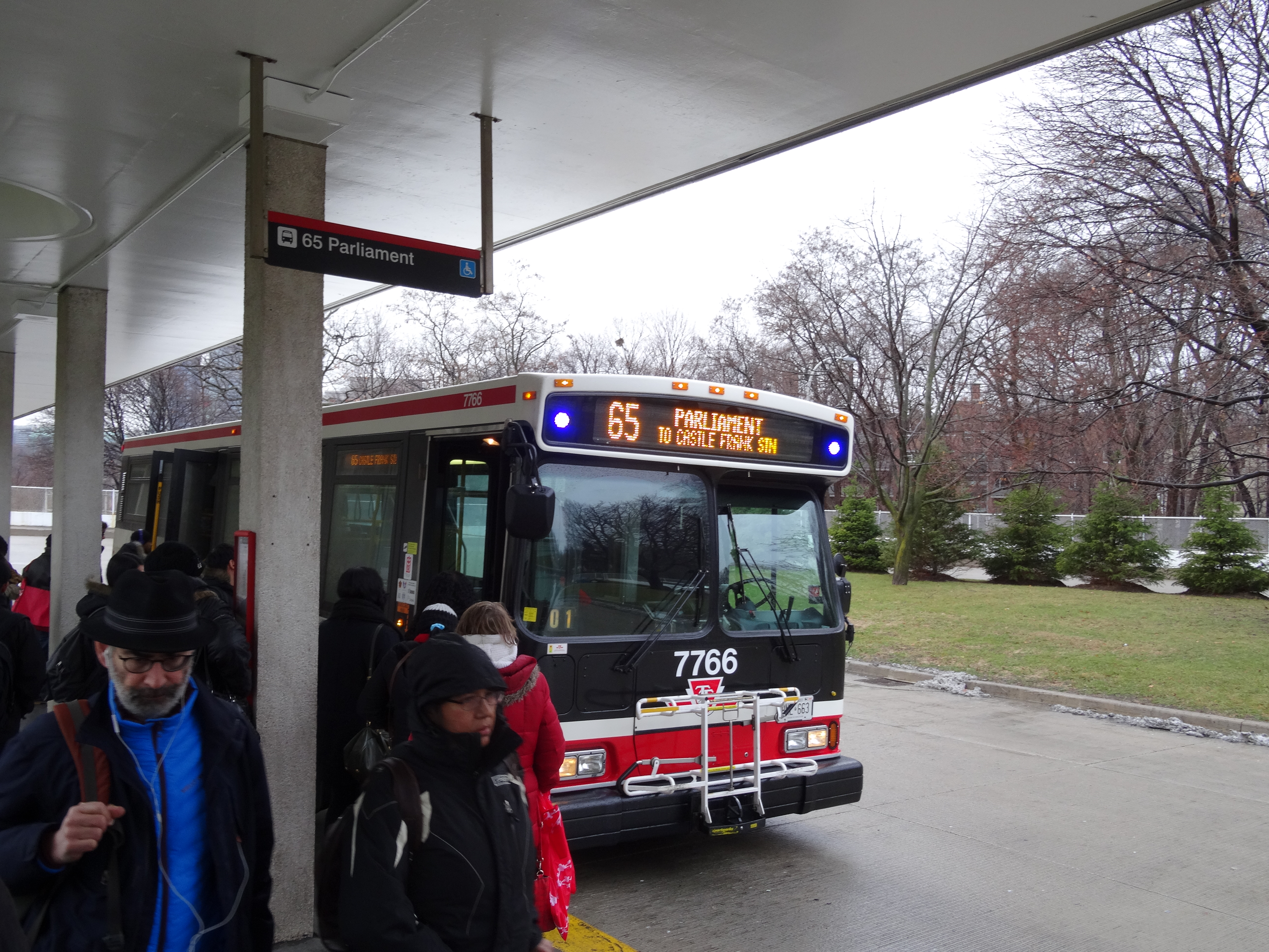 Автобус 7 т. Toronto Transit Commission Bus System.