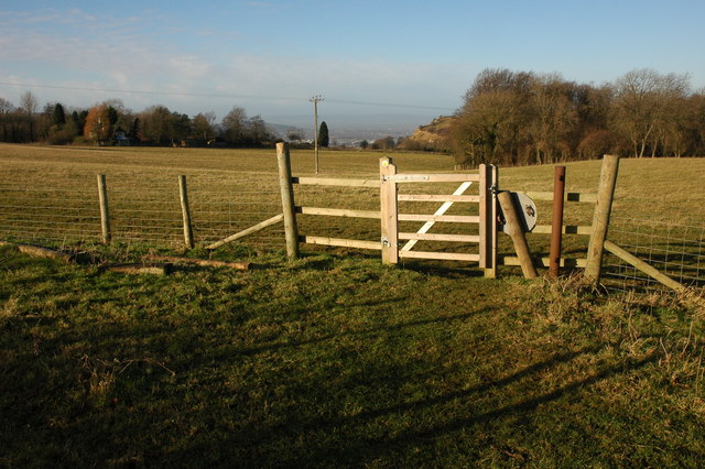 File:The Gloucestershire Way near the Air Balloon - geograph.org.uk - 652955.jpg