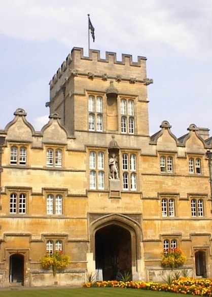 The tower in the main quad of [[University College, Oxford]] with a statue of [[King James II]] installed by Obadiah Walker.