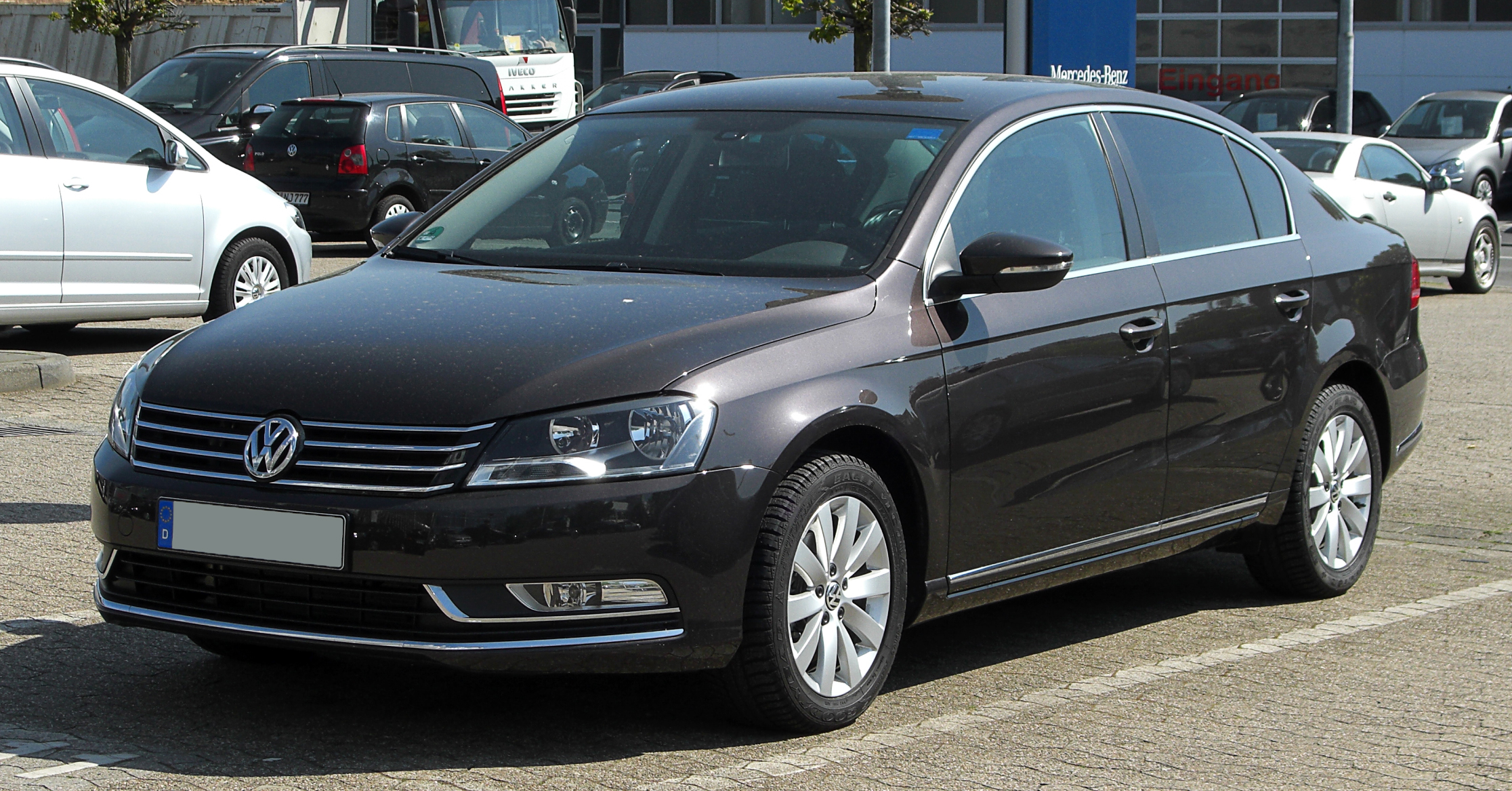 File:VW Passat 2.0 TDI BlueMotion Technology Comfortline (B7) –  Frontansicht, 1. Mai 2011, Ratingen.jpg - Wikimedia Commons