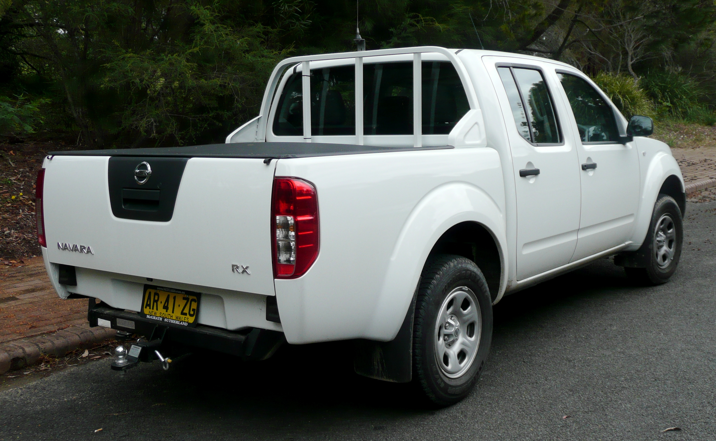 File:2010 Nissan Navara (D40) ST 4-door utility (2011-04-22) 02