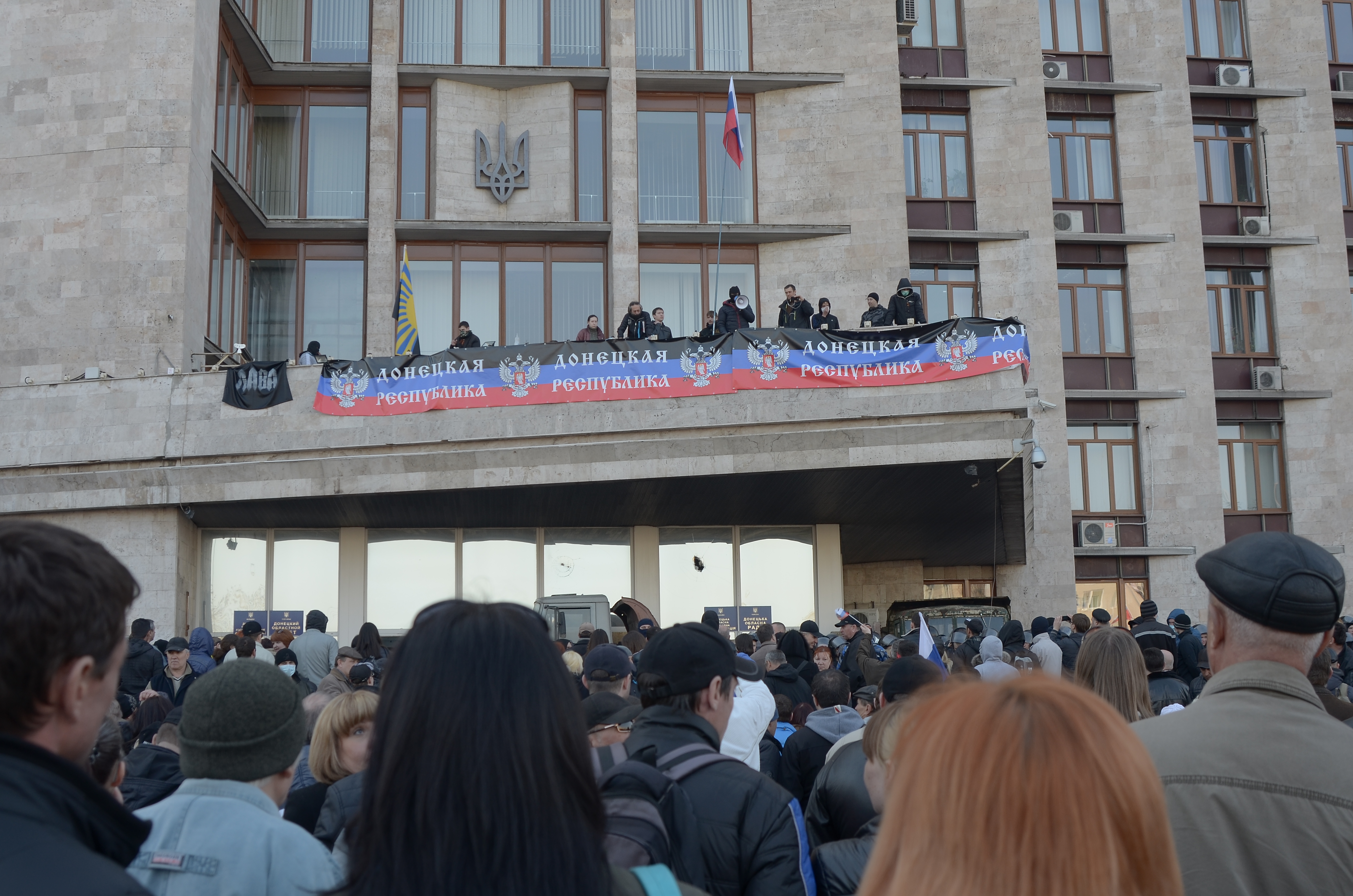 17 апреля 2014. Донецк ОГА 2014. Взятие Донецкой администрации. Протесты в Донецке 2014. Митинг Донецк, апрель, 2014.