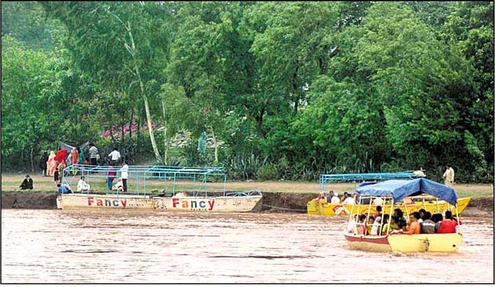 File:Boat in River Ravi Lahore - panoramio.jpg