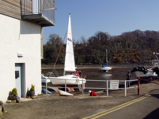 File:Boats at low tide - geograph.org.uk - 1234664.jpg
