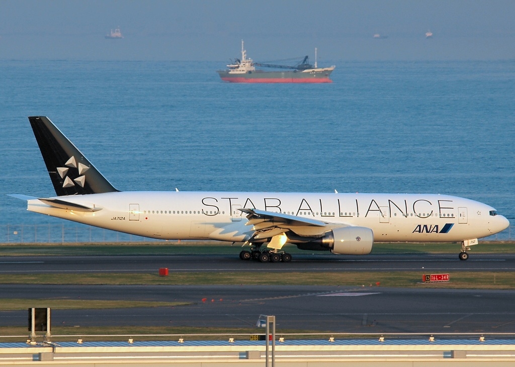File:Boeing 777-281, Star Alliance (All Nippon Airways - ANA