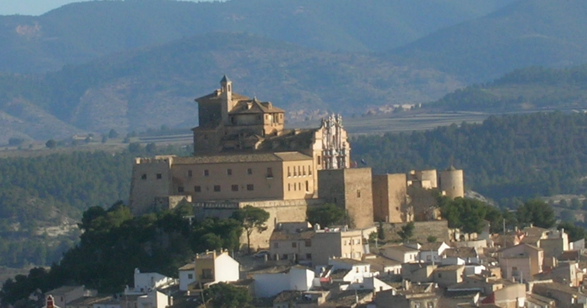 Alcázar y santuario de la Vera Cruz.