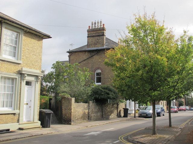 File:Church Road, Linslade - geograph.org.uk - 2650663.jpg