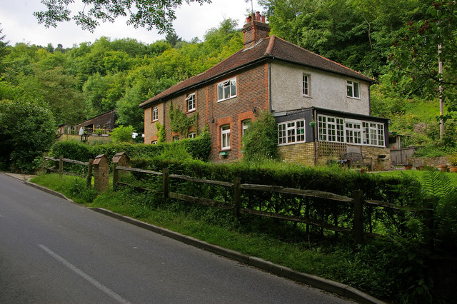 Cottages, Chalkpit Lane, Oxted - geograph.org.uk - 877022