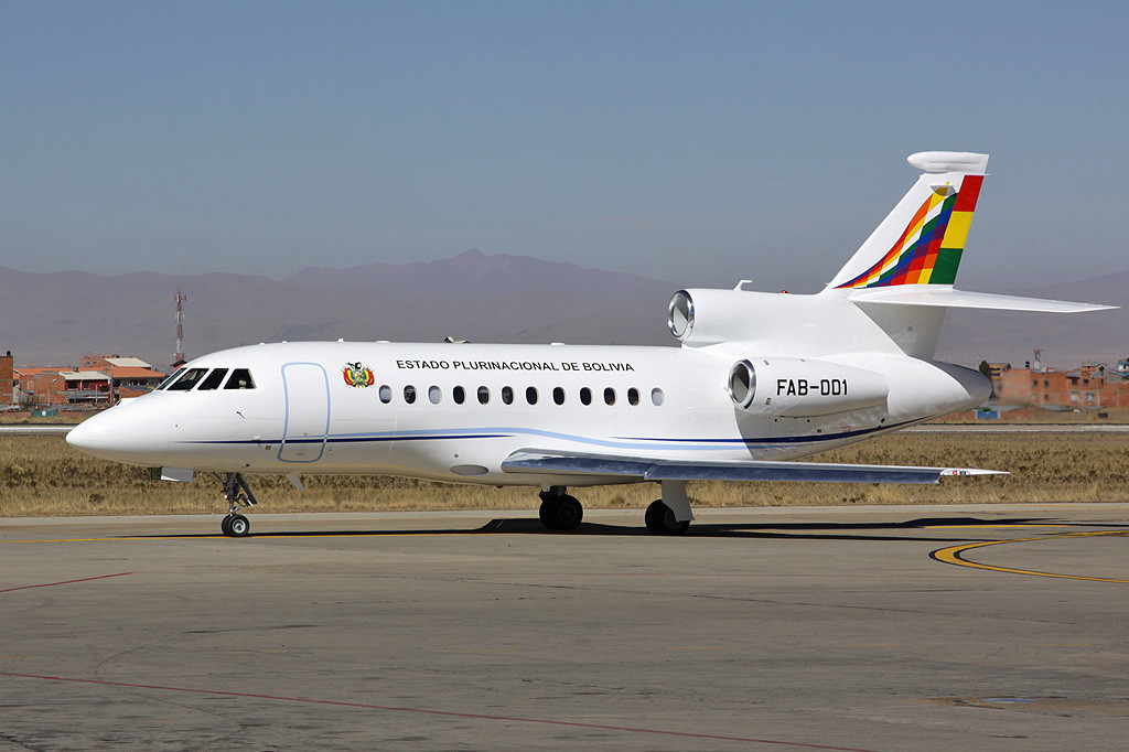 Dassault_Falcon_900_-_Avion_presidencial_de_bolivia.jpg