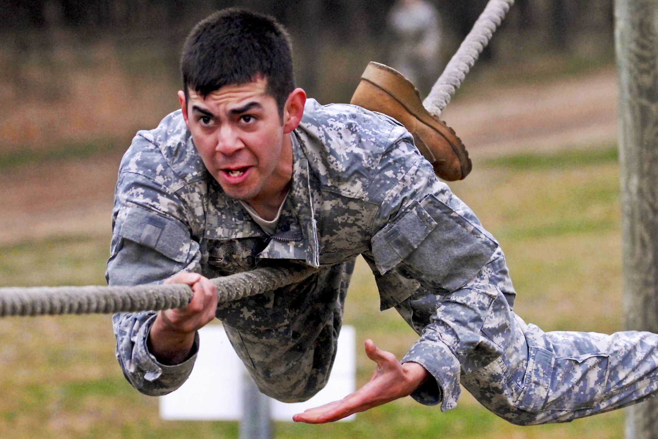 File:Defense.gov News Photo 110505-O-9999C-747 - U.S. Army Sgt. Daniel  Florez climbs across a rope bridge at the confidence course event during  the Regional Army Reserve Best Warrior Competition.jpg - Wikimedia Commons