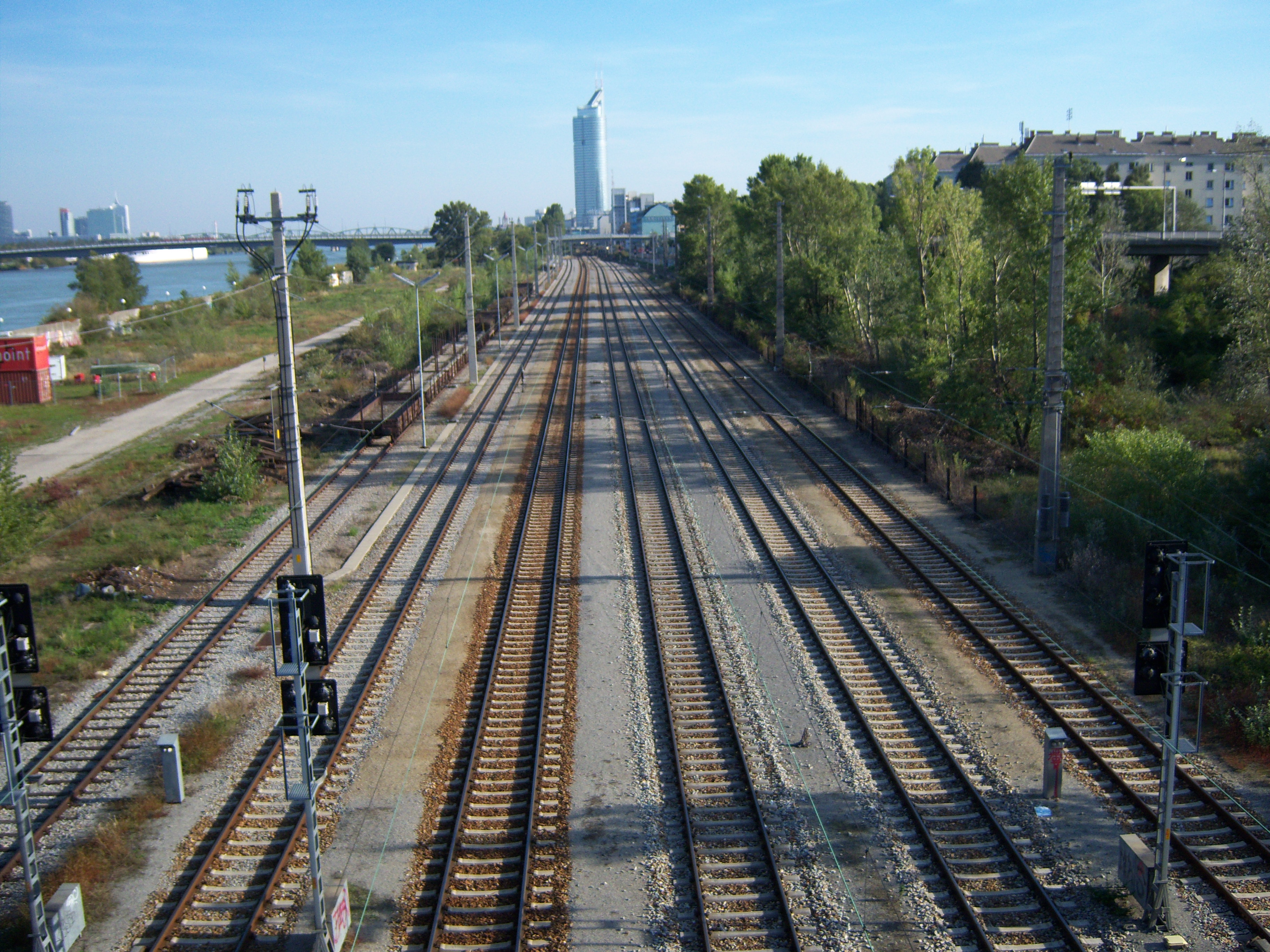 Donauuferbahn (Vienna) - Wikipedia