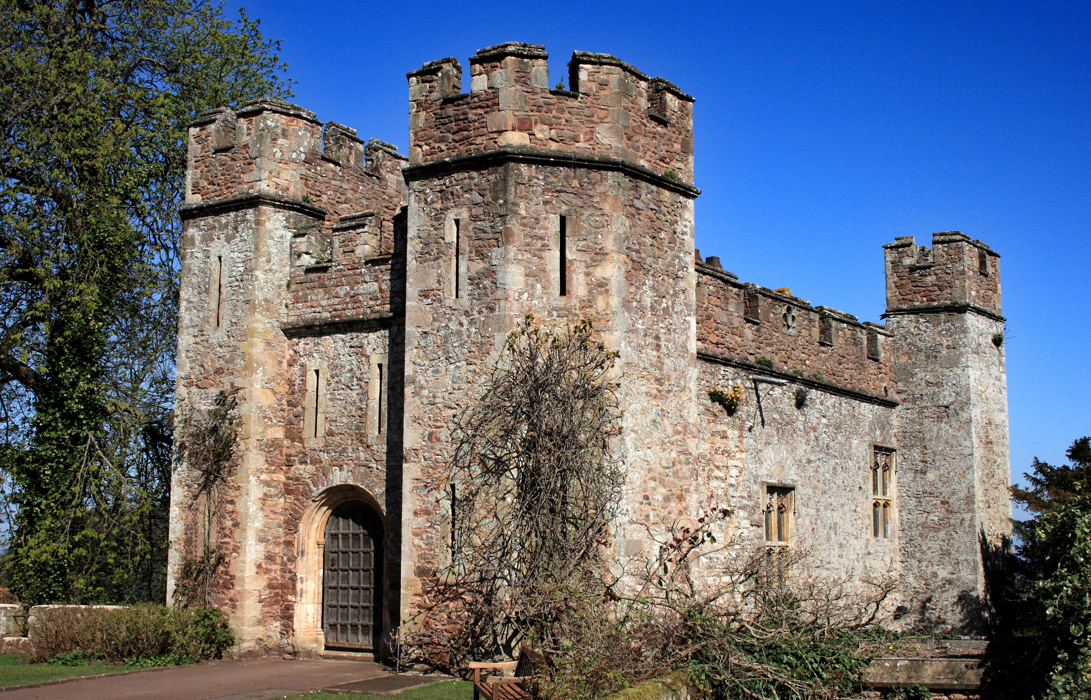 Первые замки. Замок данстер. Замок данстер Dunster Castle изнутри. Замки норманнов. Замок данстер на карте Великобритании.