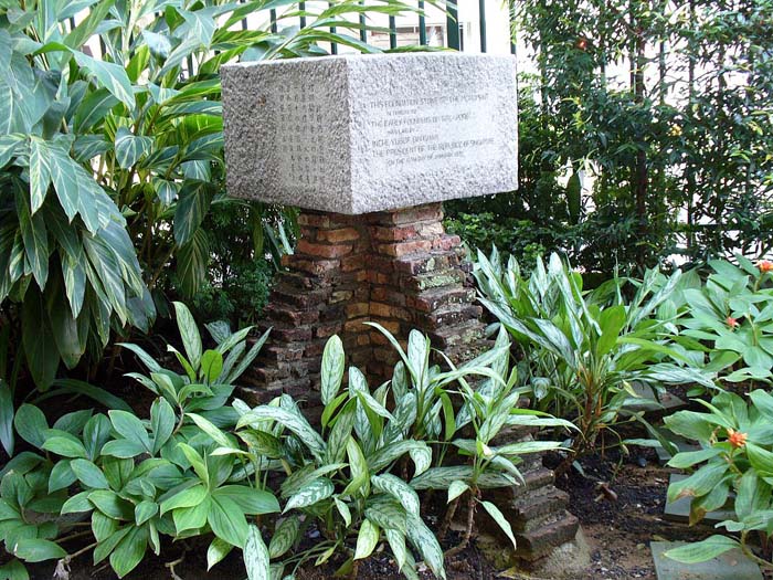 File:Early Founders Memorial Stone—Singapore.jpg