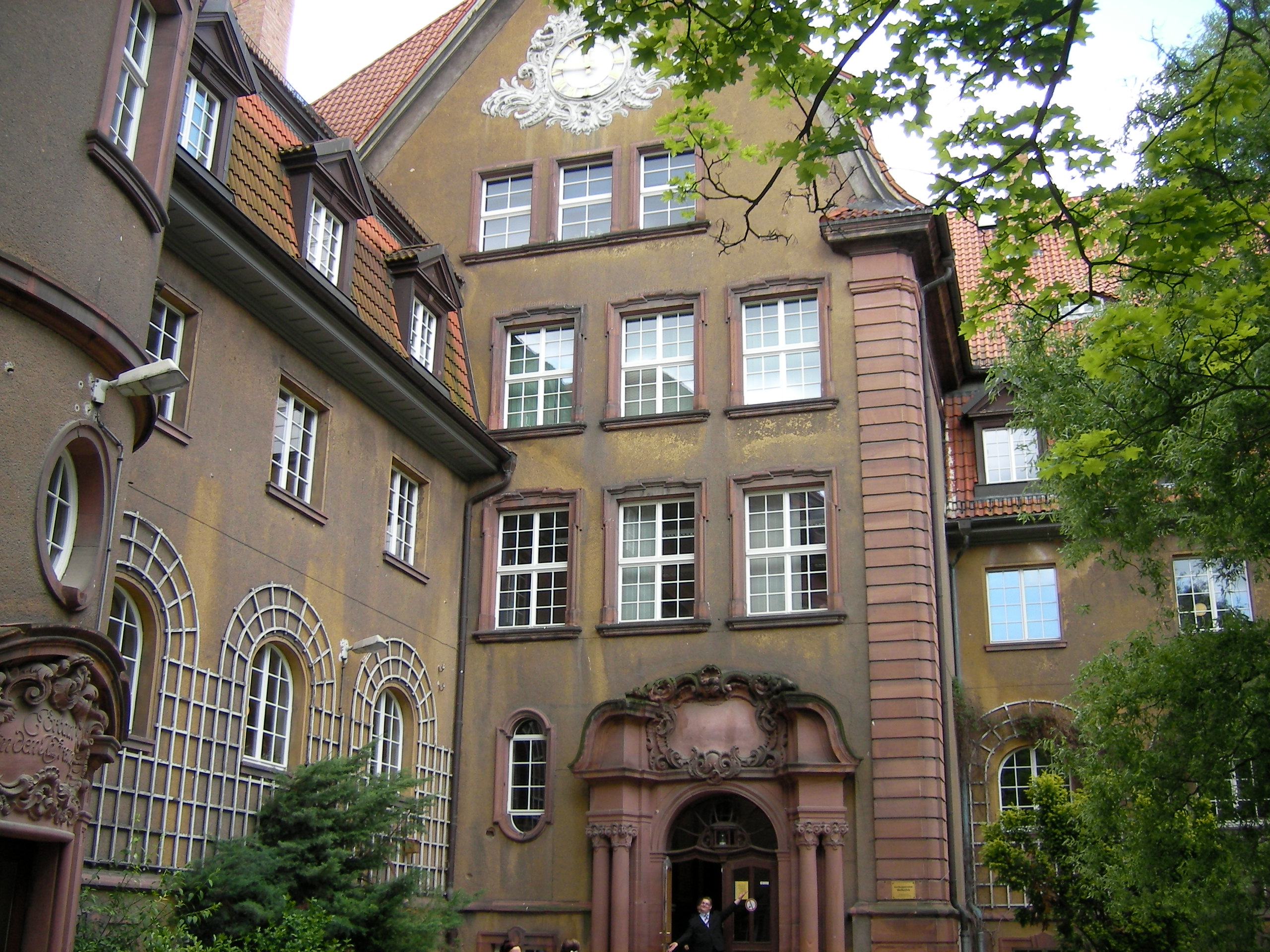 Goethegymnasium in Weißenfels, Sachsen-Anhalt; Blick vom Innenhof auf das Kerngebäude