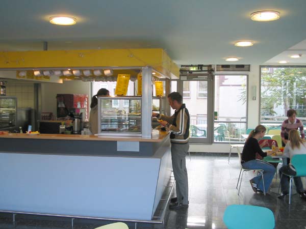 File:Haus der Jugend Cafeteria.jpg