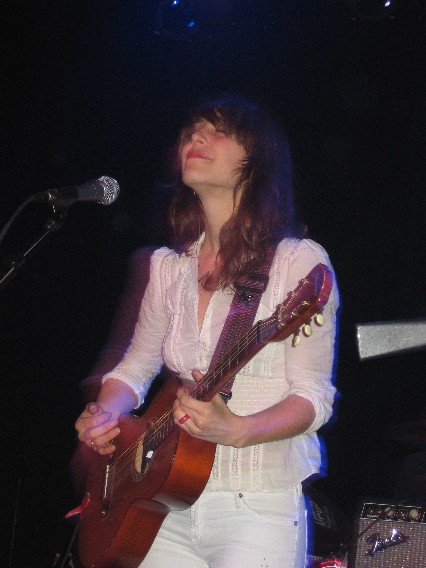 File:Leslie Feist performs live at the Showbox in Seattle.jpg