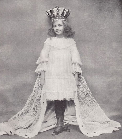 File:Maidie Andrews Tatler 1904.jpg