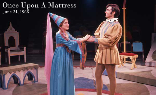 https://upload.wikimedia.org/wikipedia/commons/5/5e/Once_Upon_A_Mattress_4_%286938793760%29.jpg