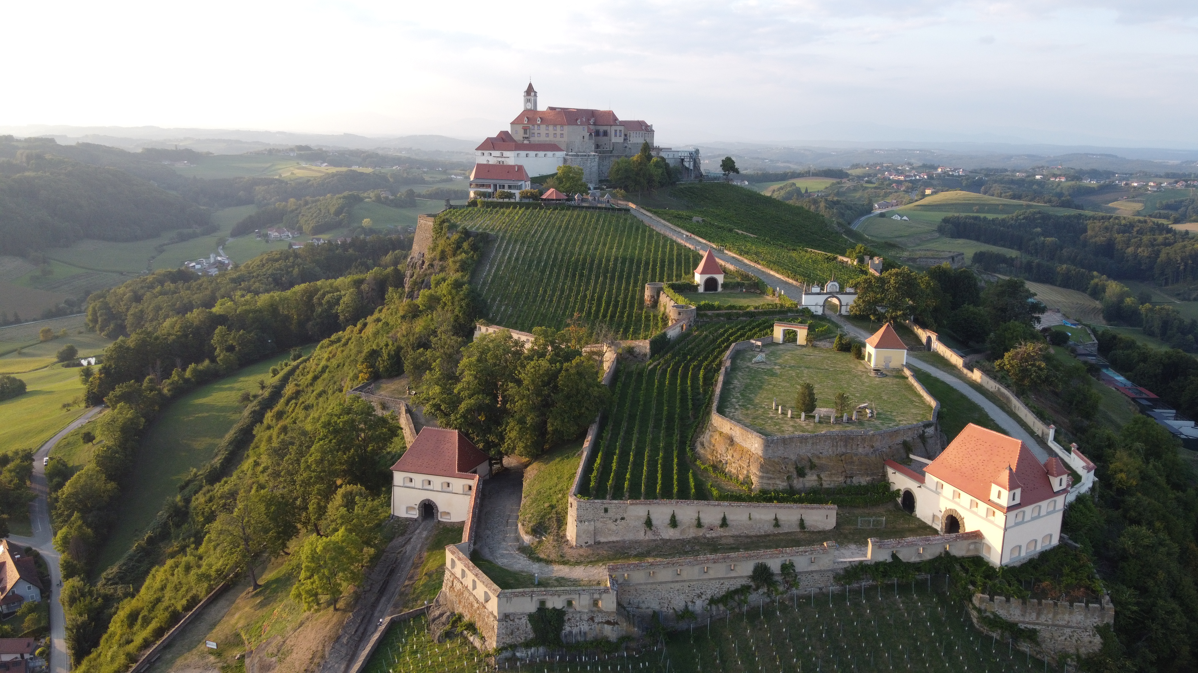 12 замков 4. Замок Ригерсбург Австрия. Ригерсбург-внутри замок Австрия.