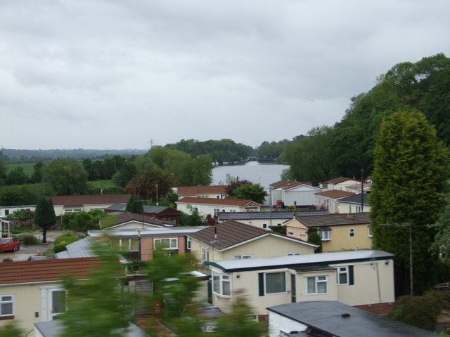 Riverside retreat - geograph.org.uk - 447134