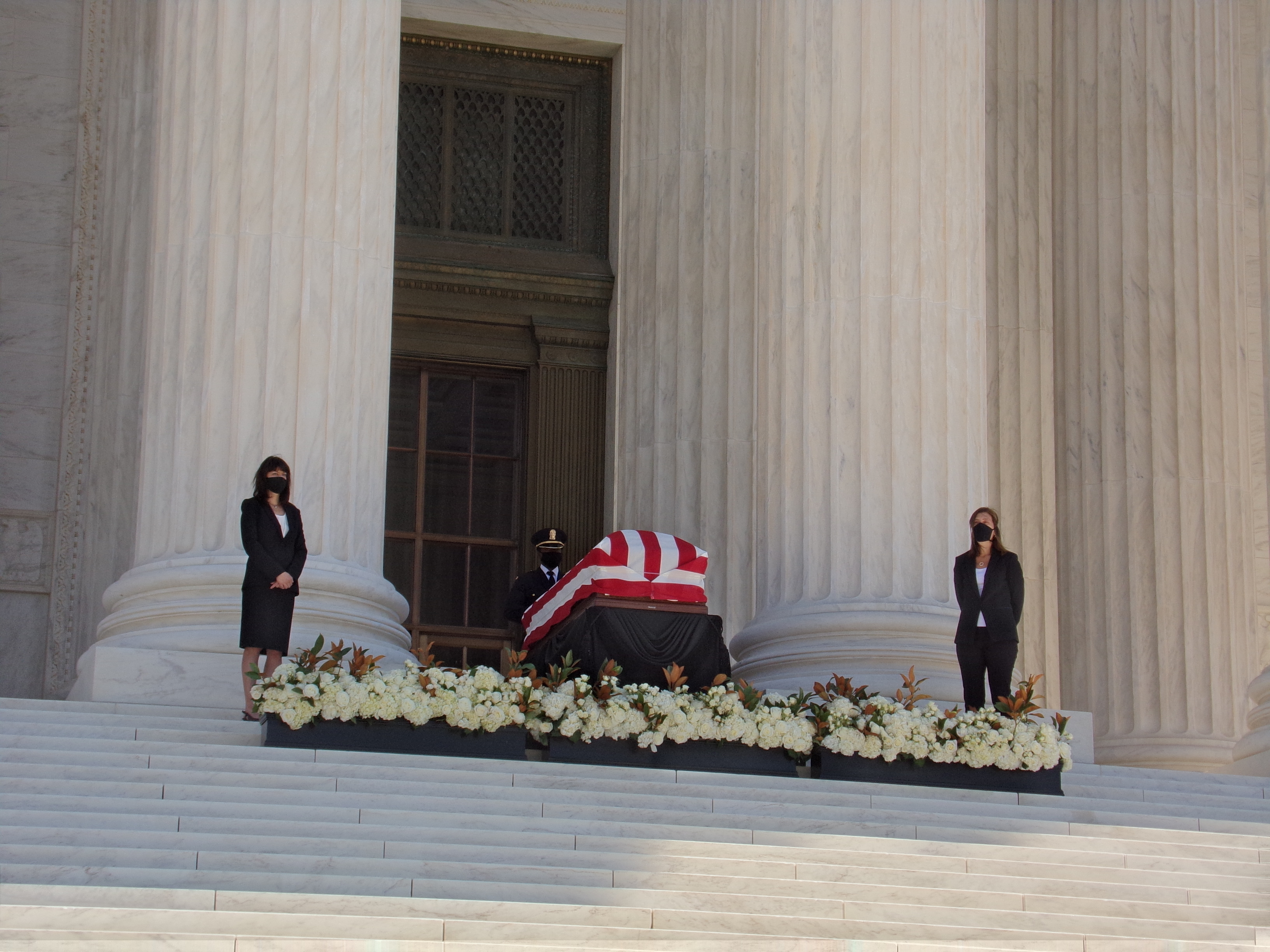 File:Ruth Bader Ginsburg lying in repose at the top of the steps to the  United States Supreme Court.jpg - Wikipedia