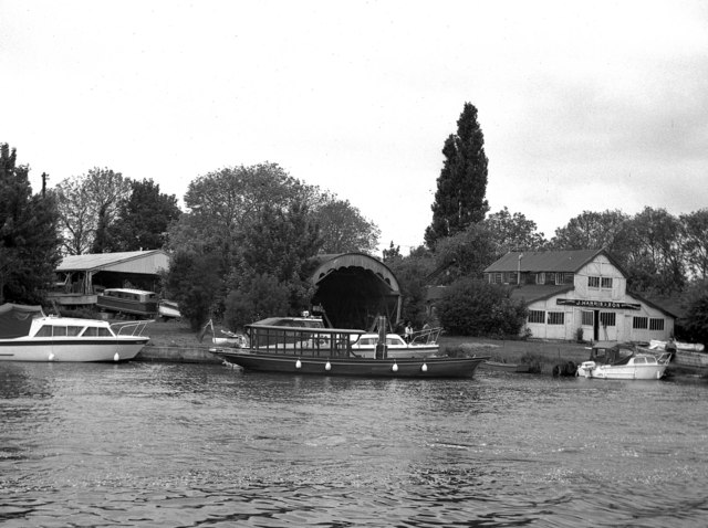 File:Steam launch at Laleham, River Thames - geograph.org.uk - 372291.jpg