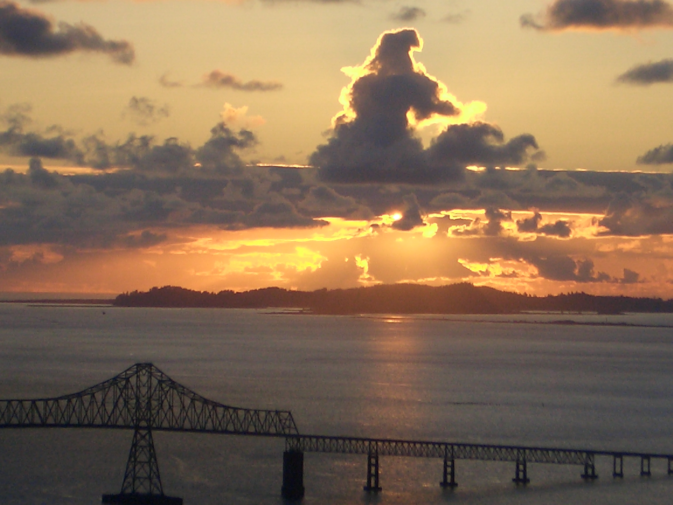 File:Sunset over bridge, Astoria, Oregon.jpg - Wikimedia ...