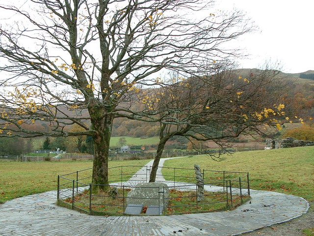 The grave of Gelert - geograph.org.uk - 840584