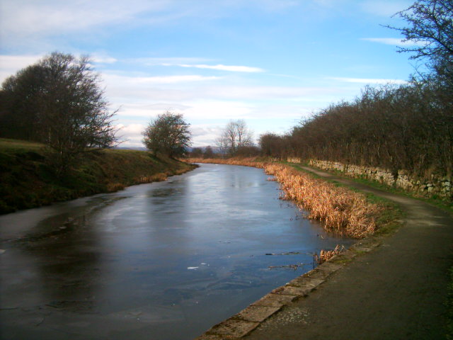 File:Union Canal, Polmont (1).jpg
