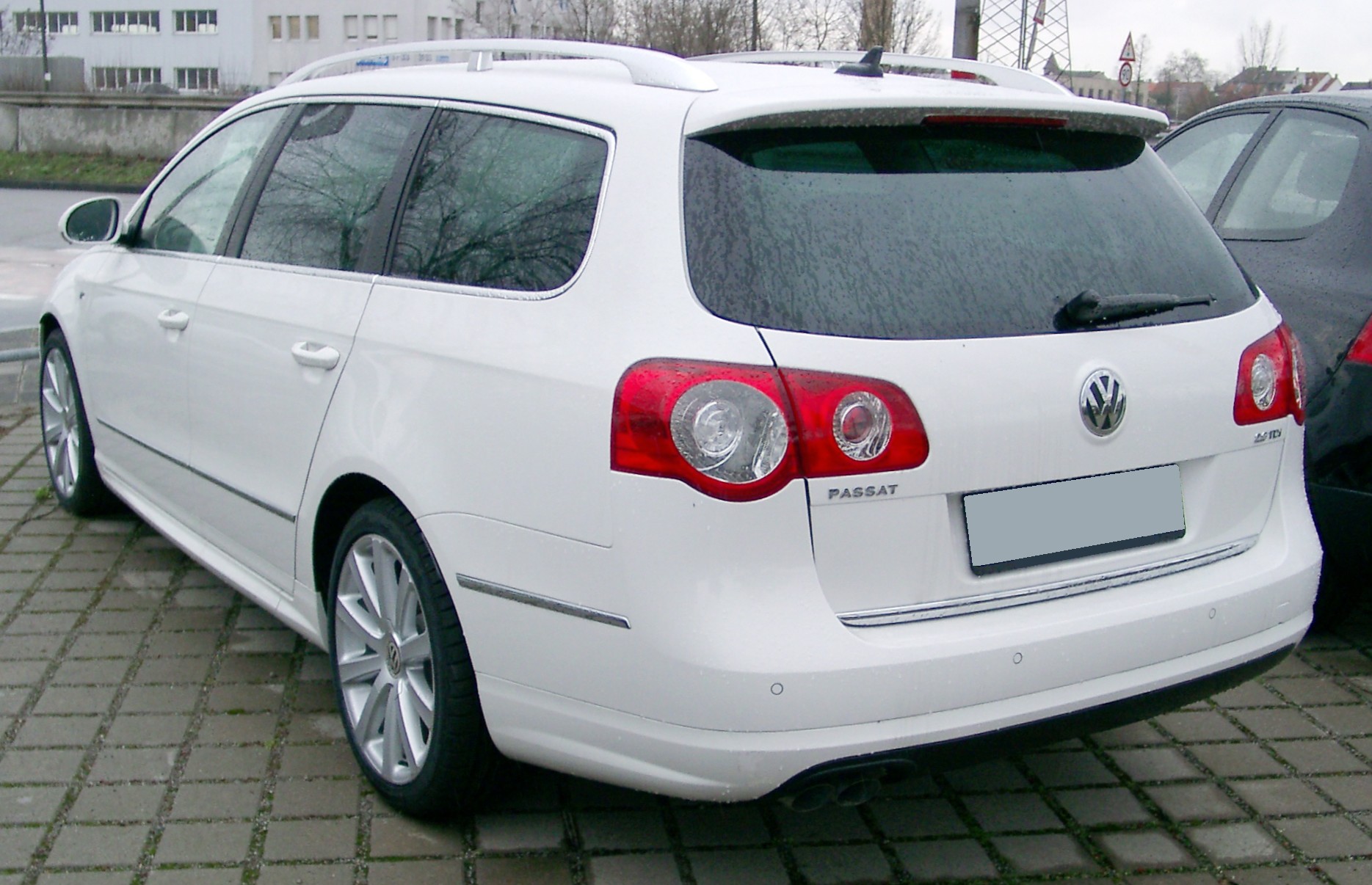 File:VW Passat B6 Variant front 20080809.jpg - Wikimedia Commons