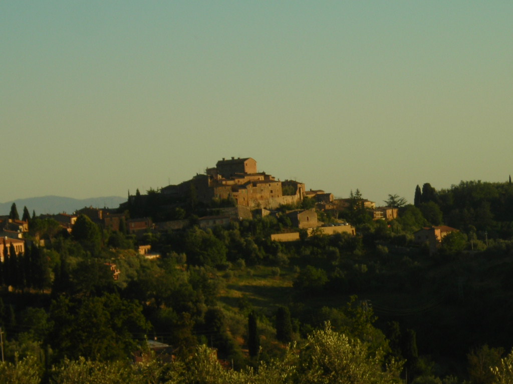 Veduta di Montisi al tramonto