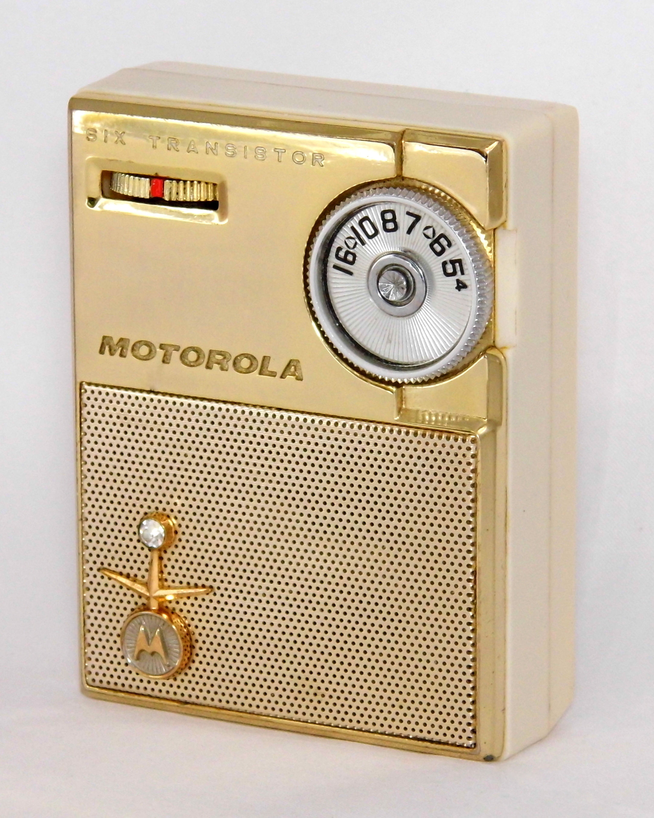File:Vintage Motorola Transistor Radio, Model X21, AM Band, 6 