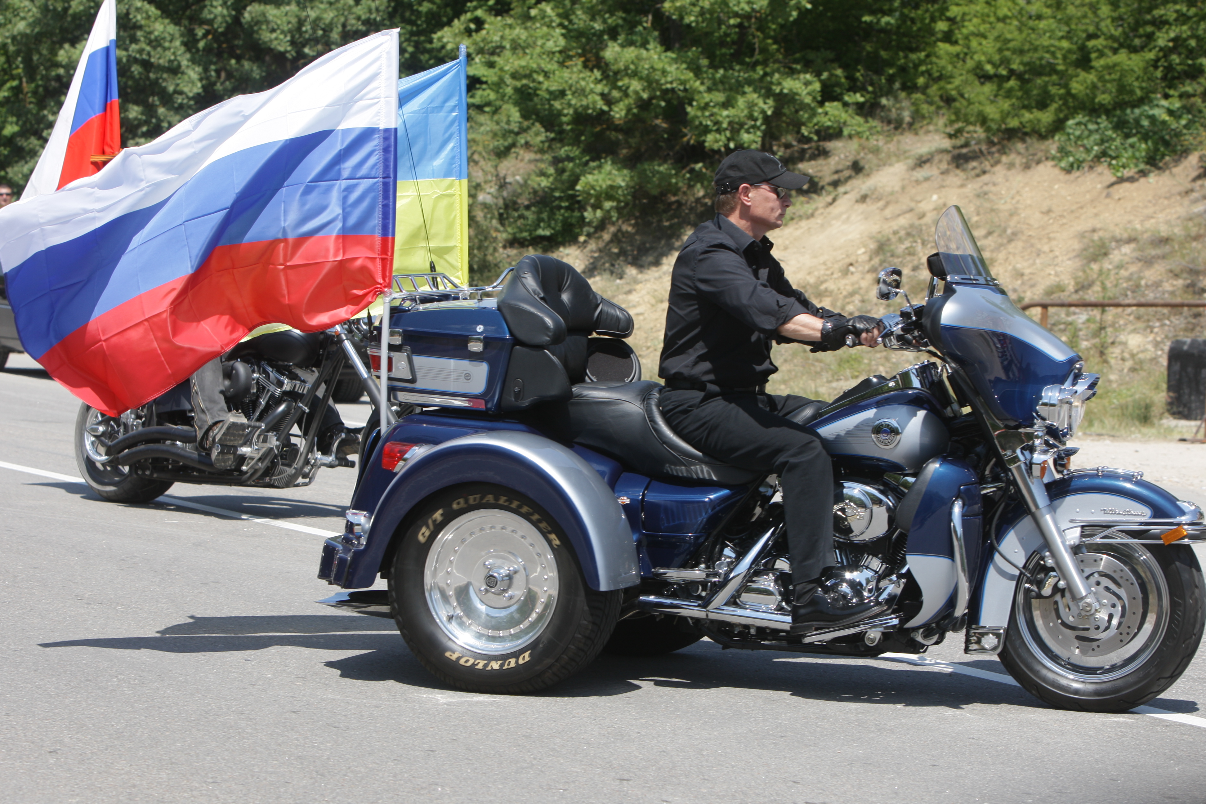 путин на мотоцикле фото