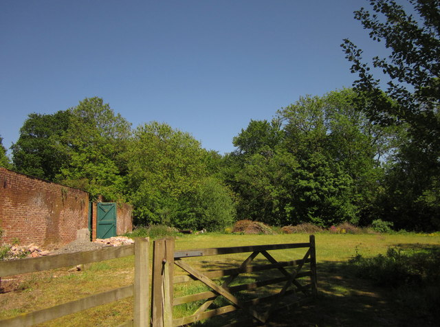 Wall at Old Bridwell - geograph.org.uk - 2975486