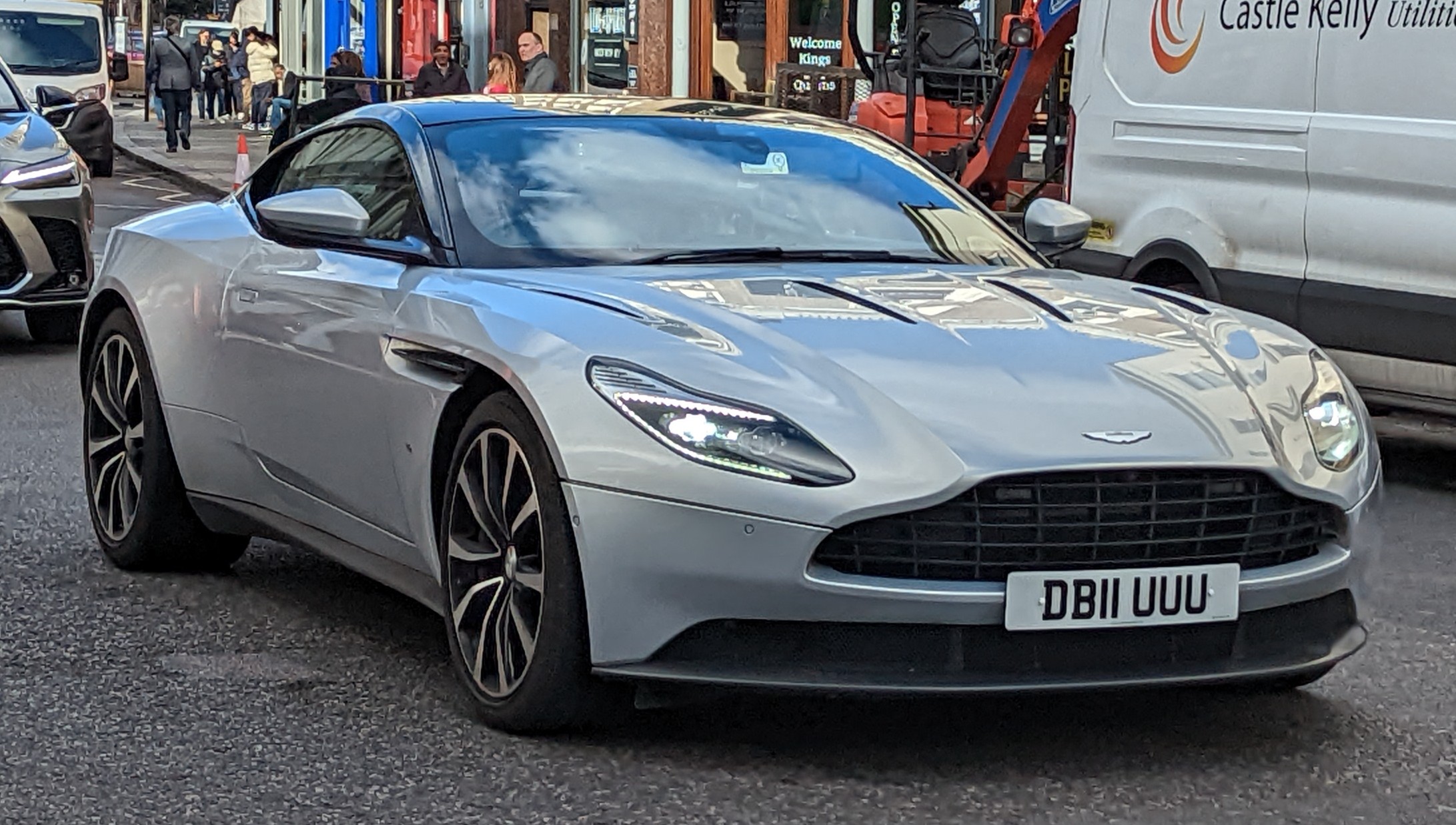 Aston Martin db11 2017