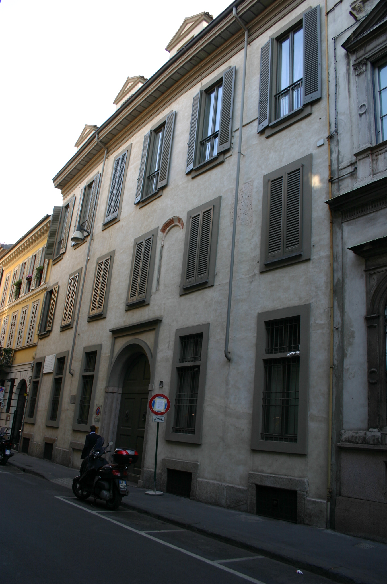 Palazzo Taverna, Milan - Wikipedia