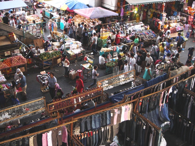 File:Baclaran Market Manila.JPG