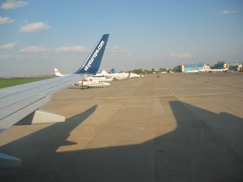 File:Baneasa apron2.jpg