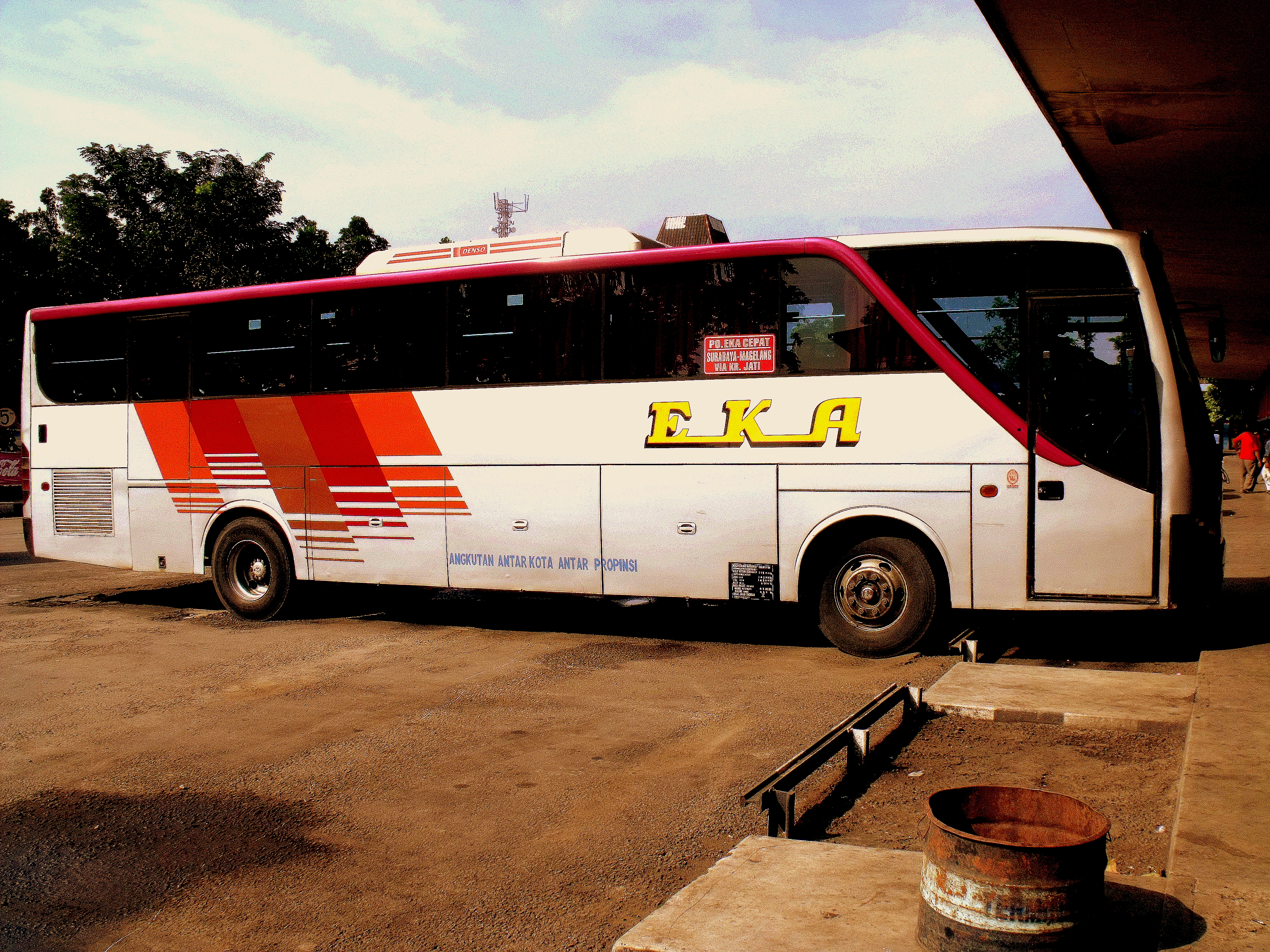 Berkas:Bus Indonesia - Eka.jpg - Wikipedia bahasa Indonesia, ensiklopedia bebas