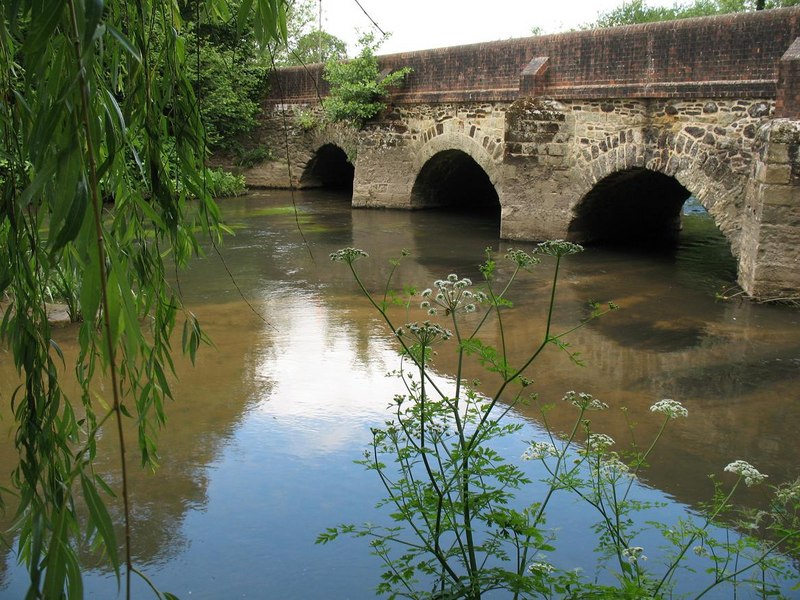 Elstead Bridge - geograph.org.uk - 1918377