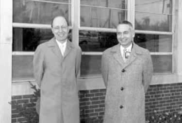 Eugene Wigner (á esquerda con Alvin Weinberg) falaba da irrazoábel eficacia das matemáticas nas ciencias.